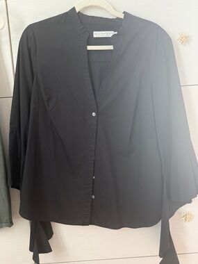 Alice & Trixie Black Button-Front Tie-Sleeve Blouse